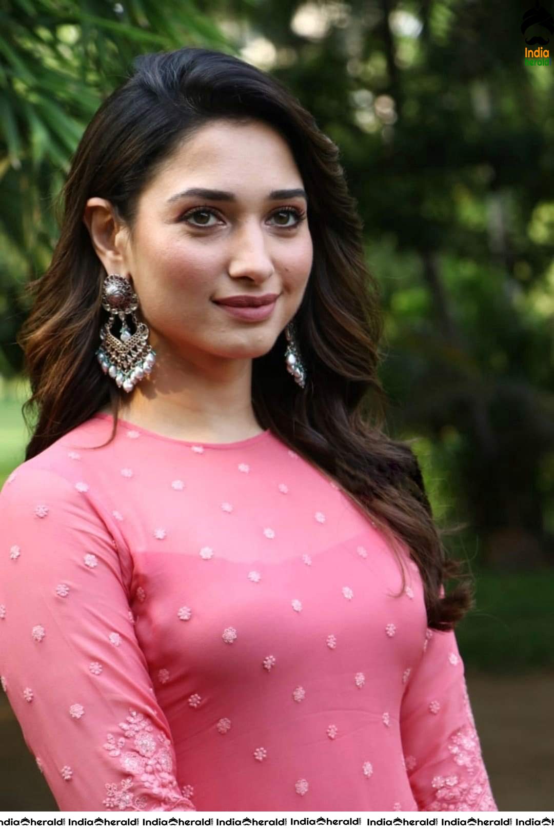 Milky White Beauty Tamannaah Hot and Tempting Photos Collec