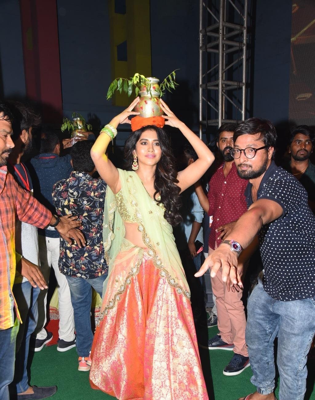 Nabha Natesh Hot Show At Ismart Shankar Movie Benalu Public 