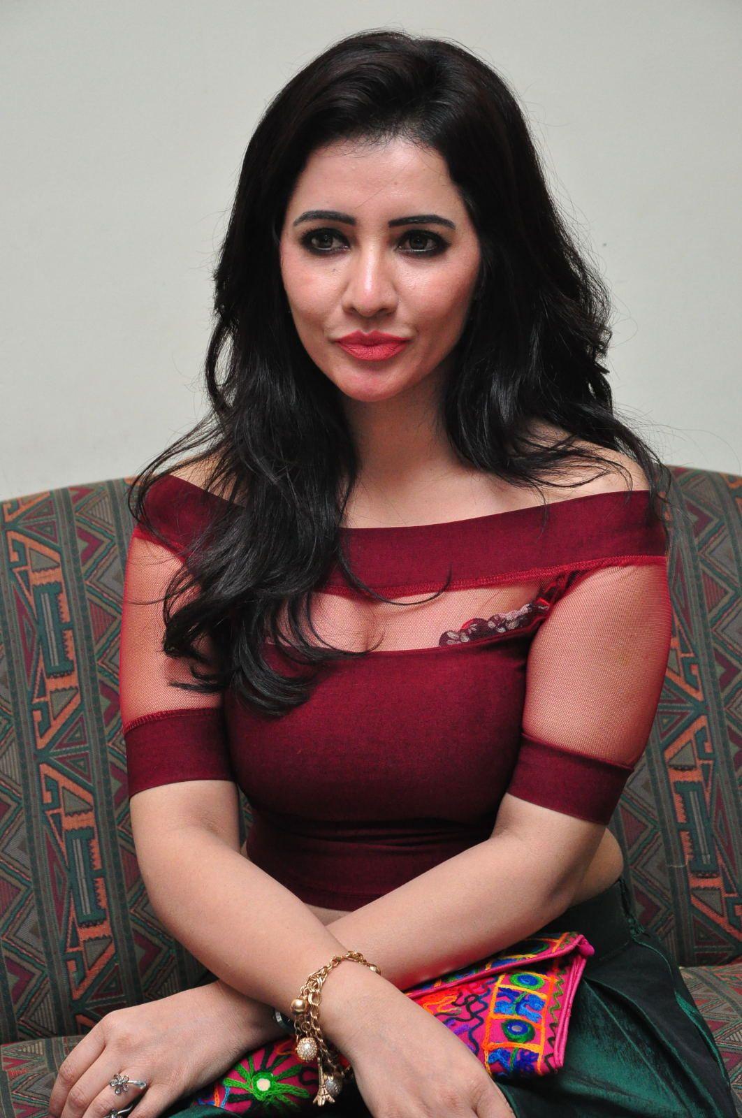 Nira Arora Latest Pics