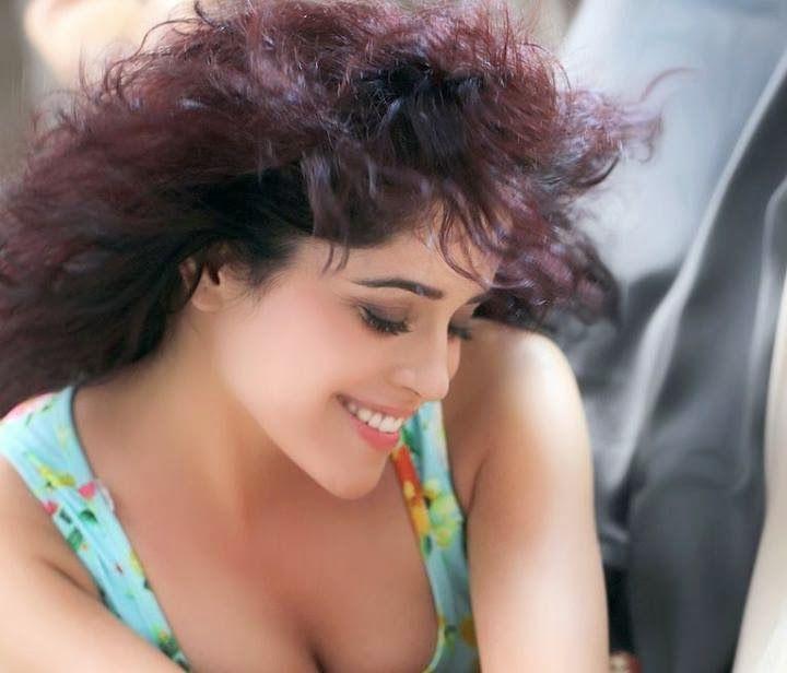 Piaa Bajpai Hot Pics