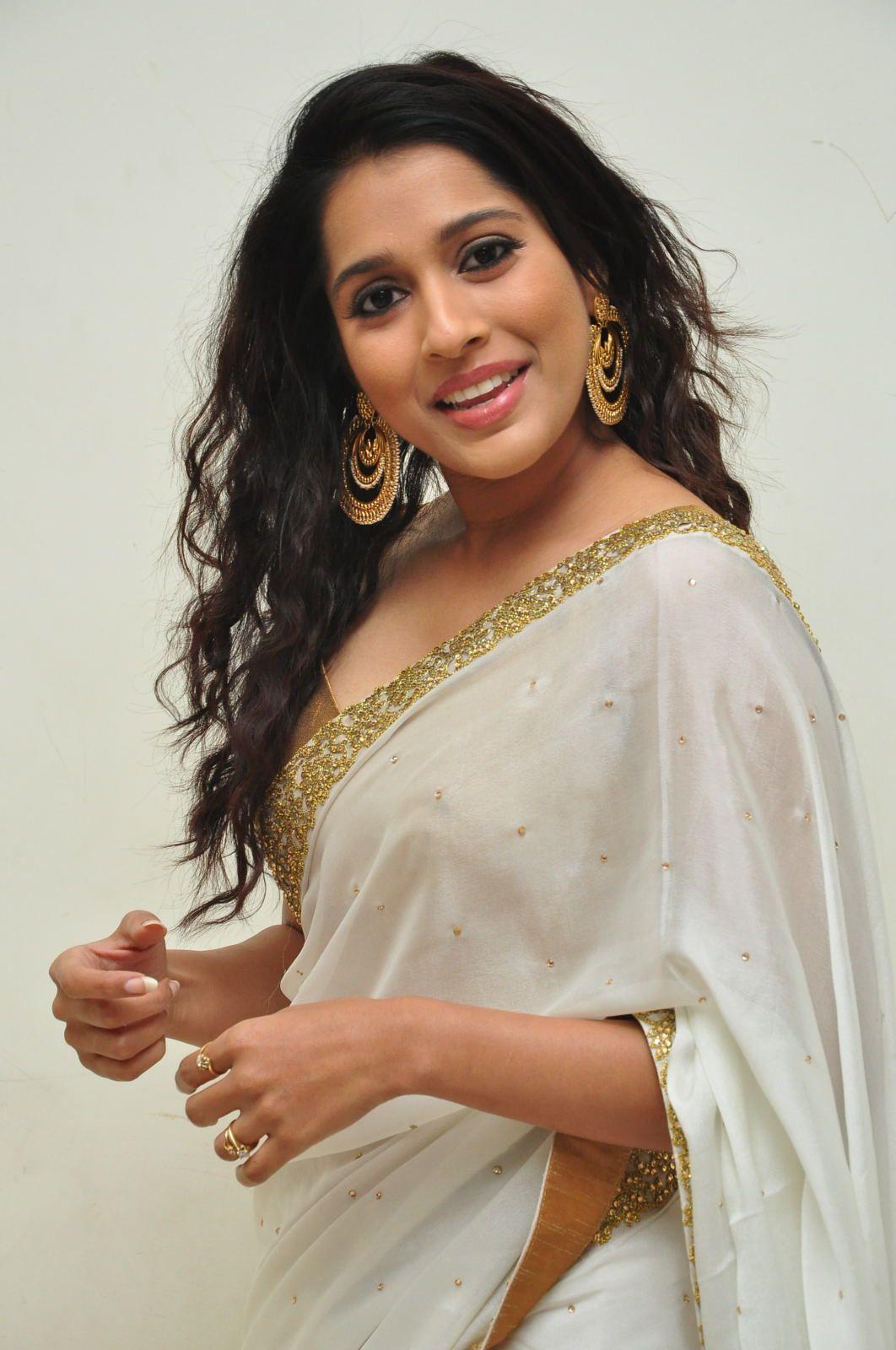 Rashmi Gautam Beautiful Saree Stills