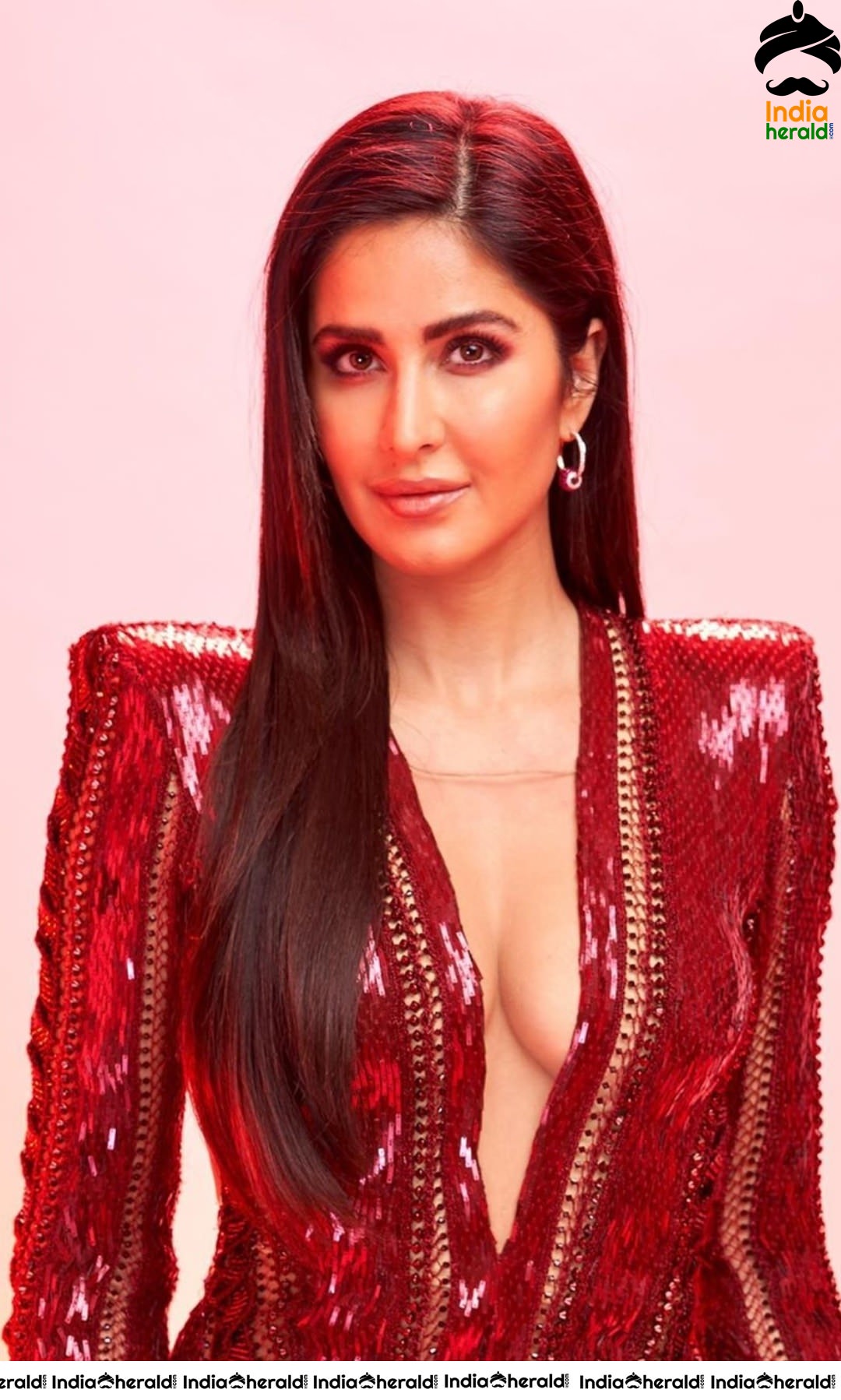 Red Hot Katrina Kaif Cleavage Show For Iifa20 