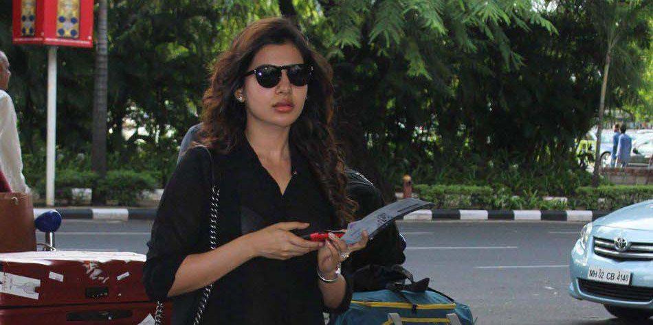 Samantha at Mumbai Airport Photos