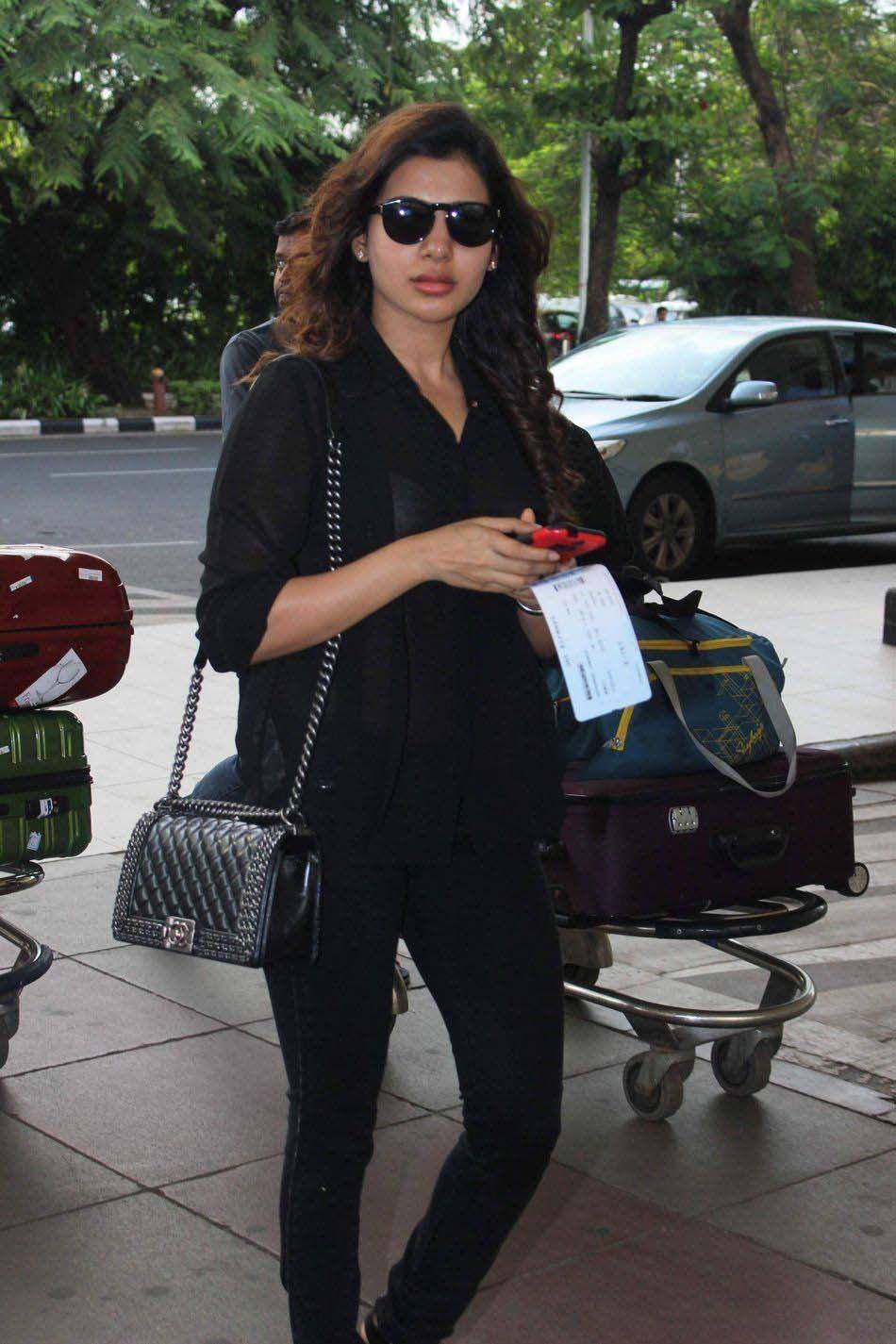 Samantha at Mumbai Airport Photos