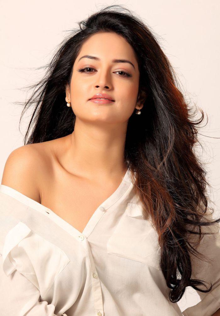 Shanvi Srivastava Spicy Pics