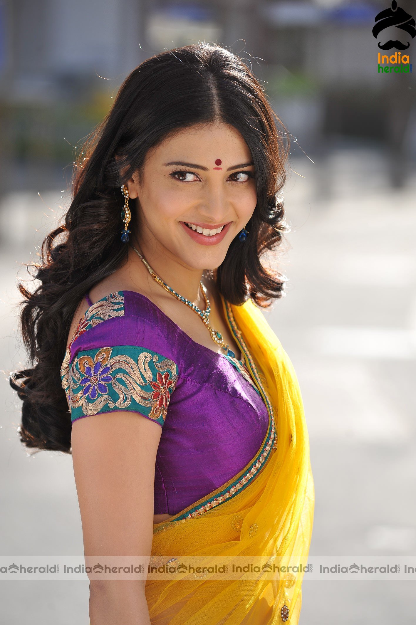 Shruti Hassan In Half Saree