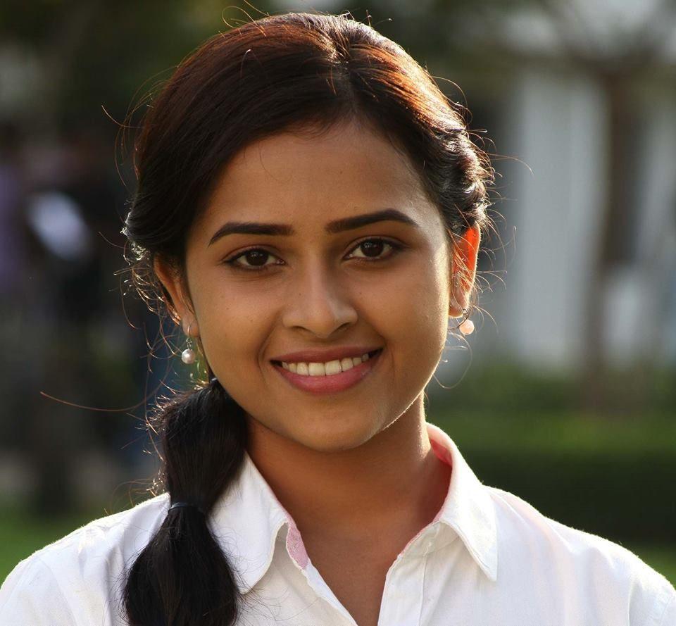 Sri Divya beautiful photos