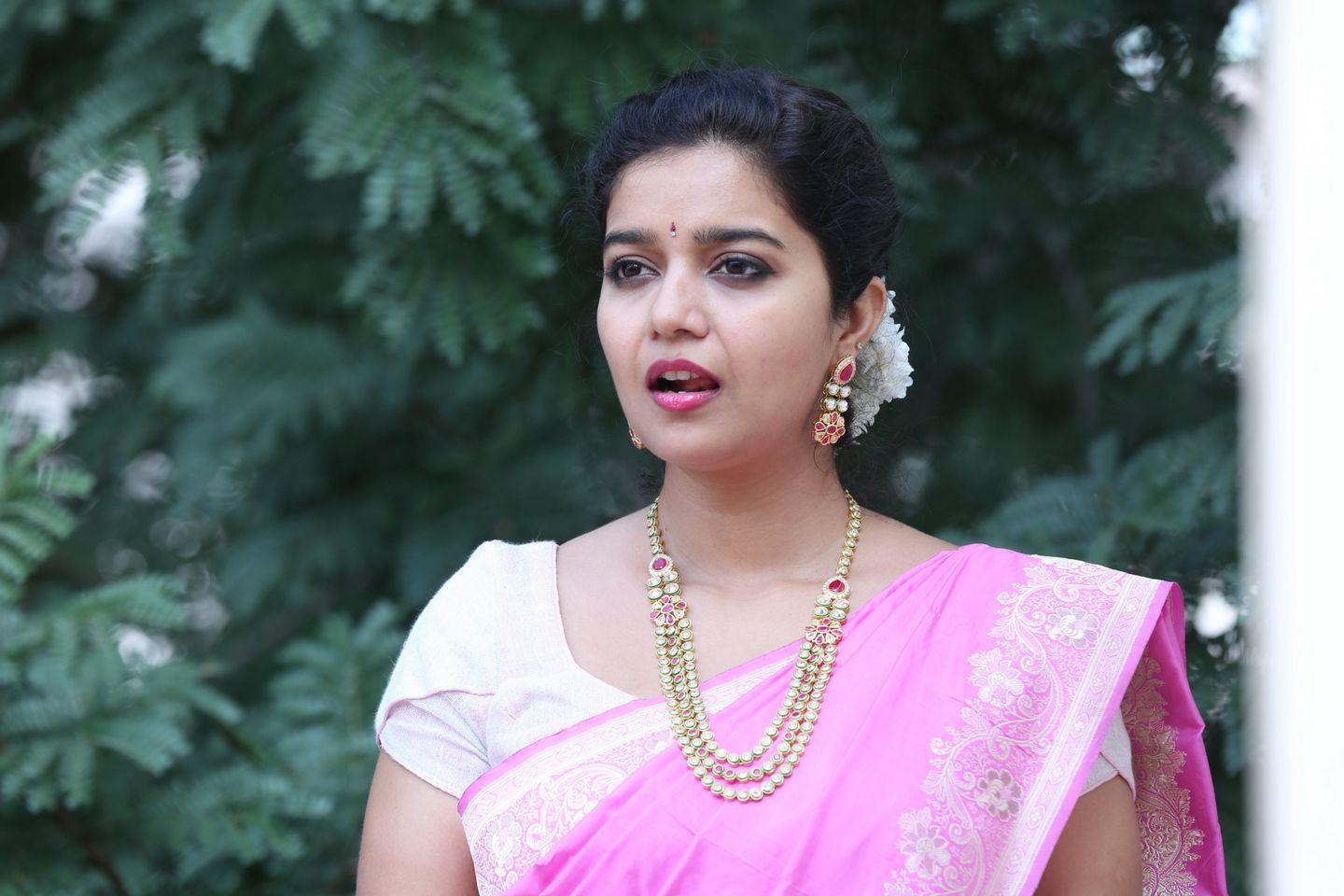 Swathi Pretty Saree Pics