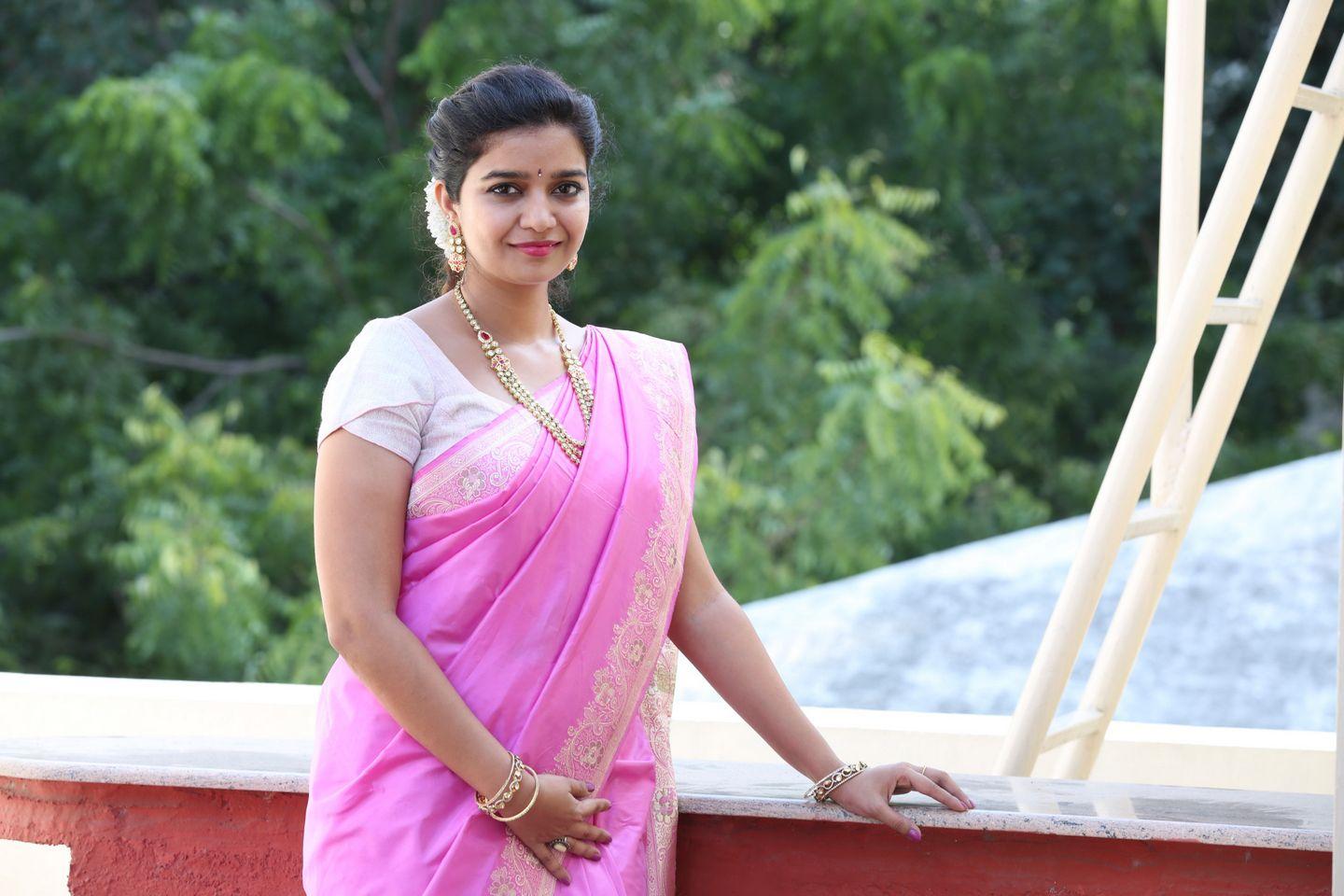 Swathi Pretty Saree Pics