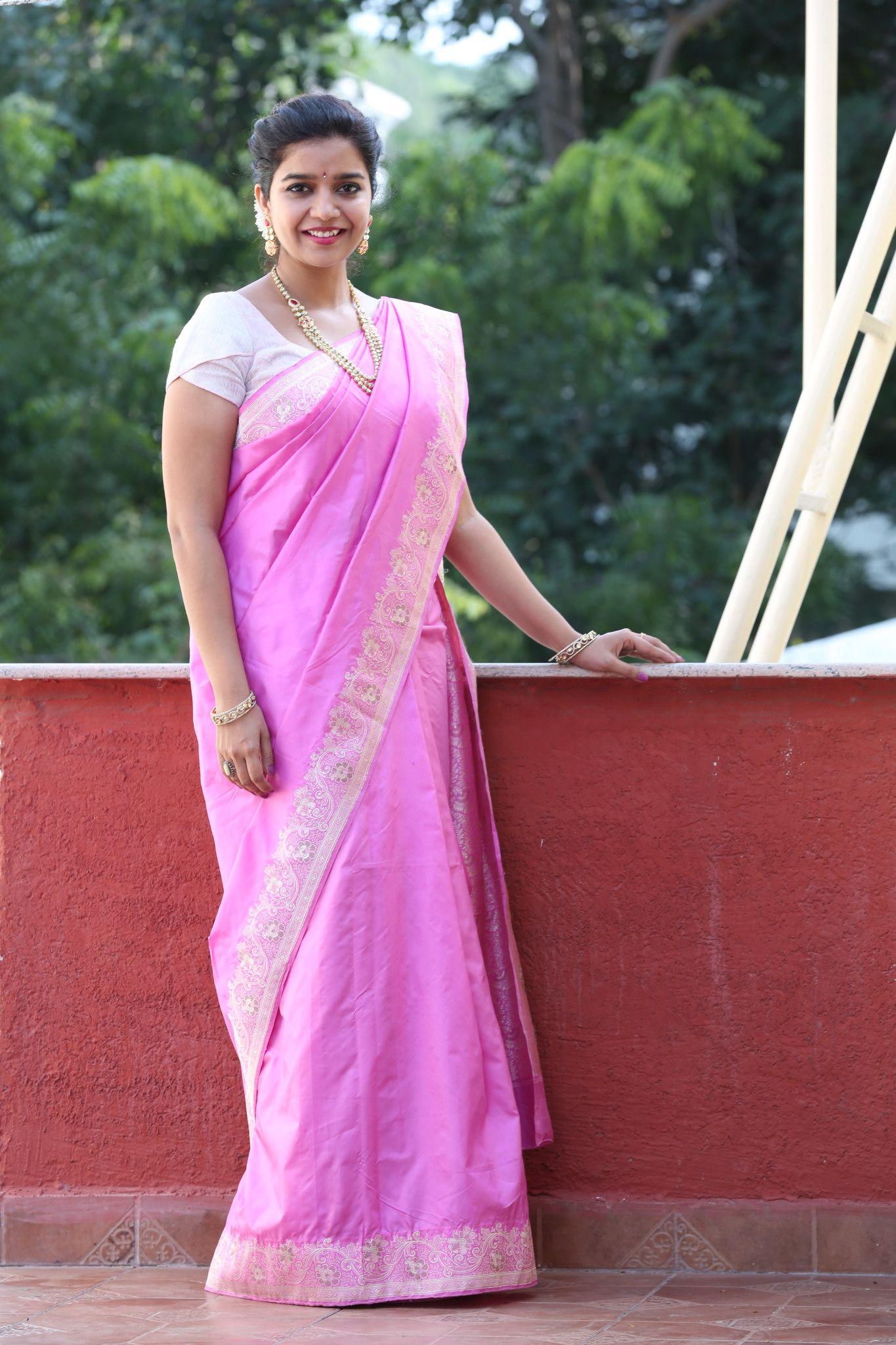 Swathi Pretty Saree Pics