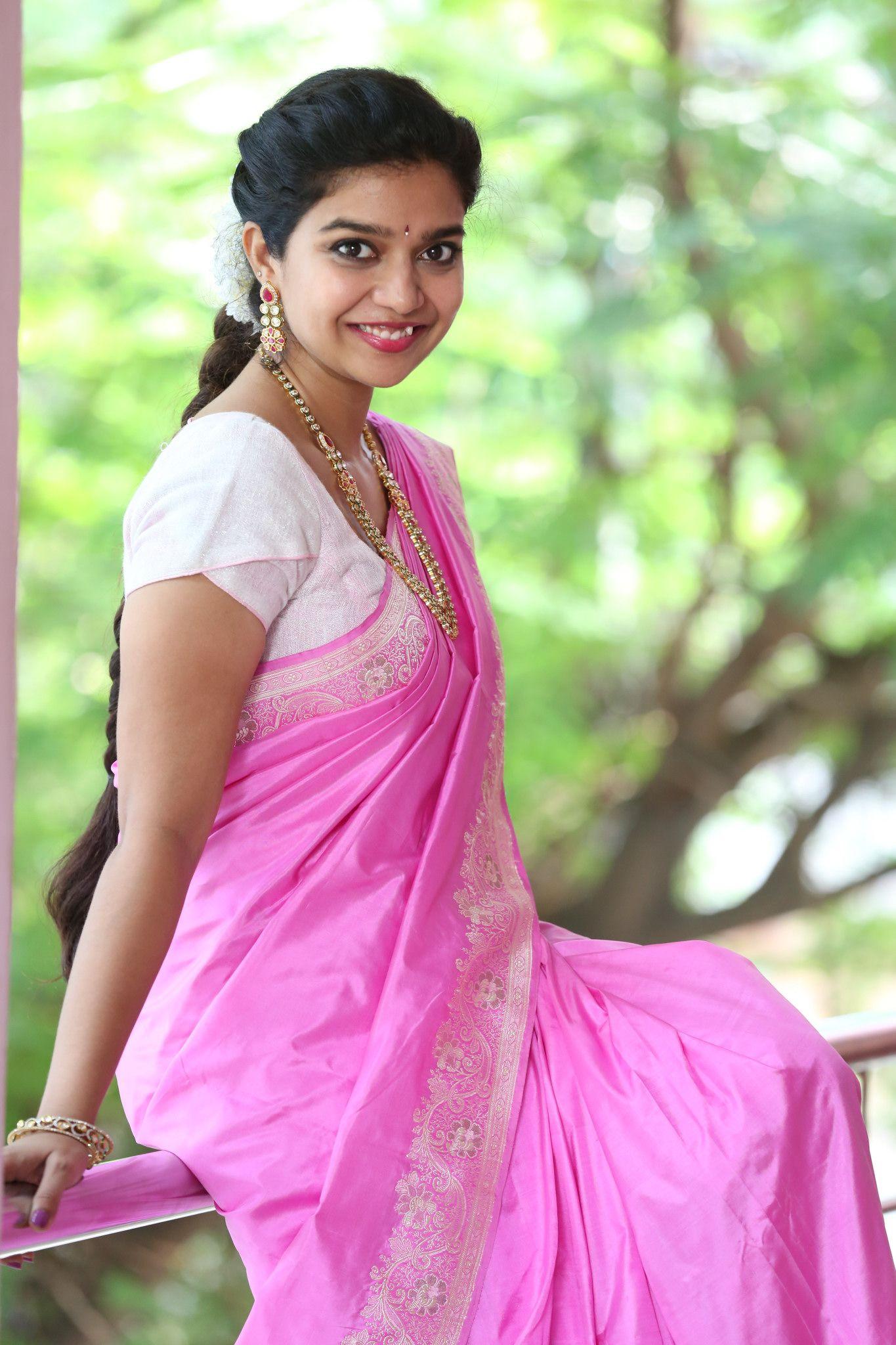 Swathi Pretty Saree Pics