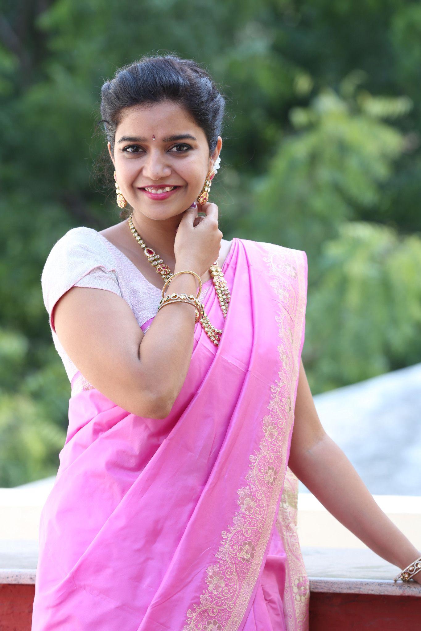 Swathi Pretty Saree Pics