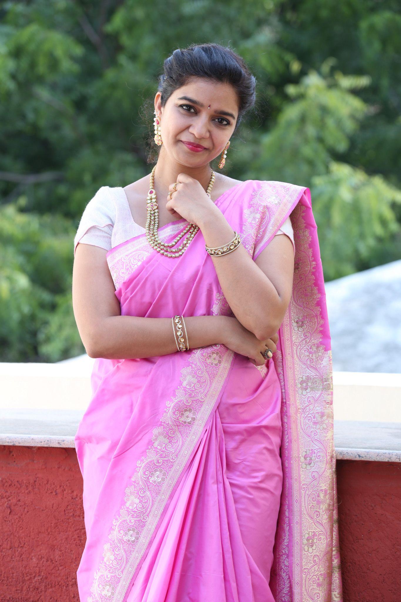 Swathi Pretty Saree Pics