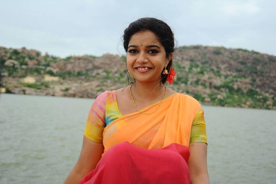 Swathi Reddy Cute Saree Pics