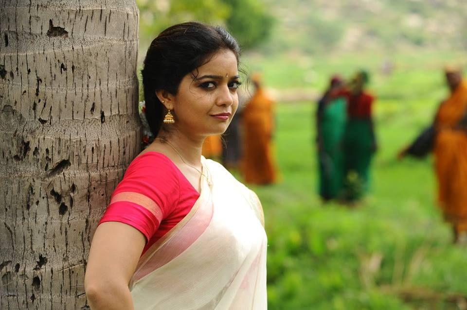 Swathi Reddy Cute Saree Pics