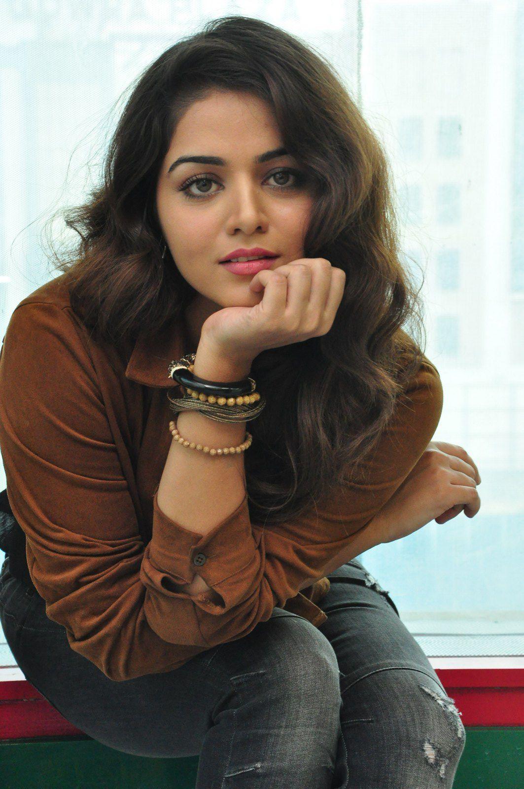 wamiqa gabbi Sexy Pics