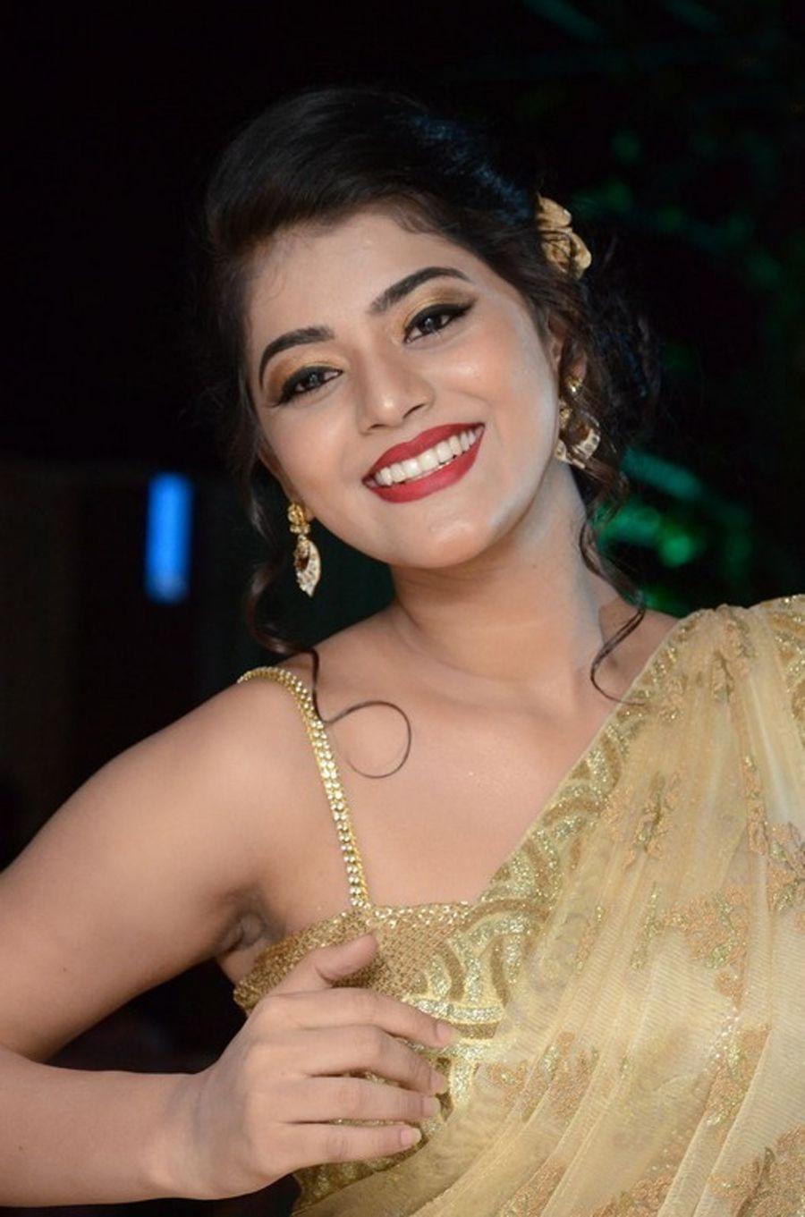 Actress Yamini Bhasker Latest Photos