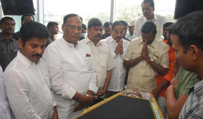 Celebrities at Gali Muddu Krishnama Naidu Condolence Photos