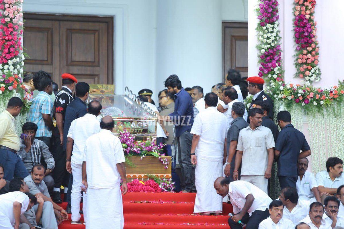 Celebs Pays last respects to former Tamil Nadu CM Karunanidhi