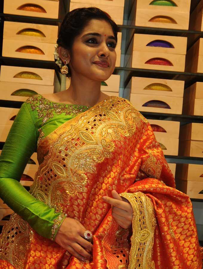 Nivetha Thomas inaugurates Lucky shopping mall at Vizag