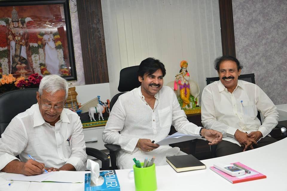 Pawan Kalyan Meeting With CPI & CPM Leaders at Vijayawada JanaSena office