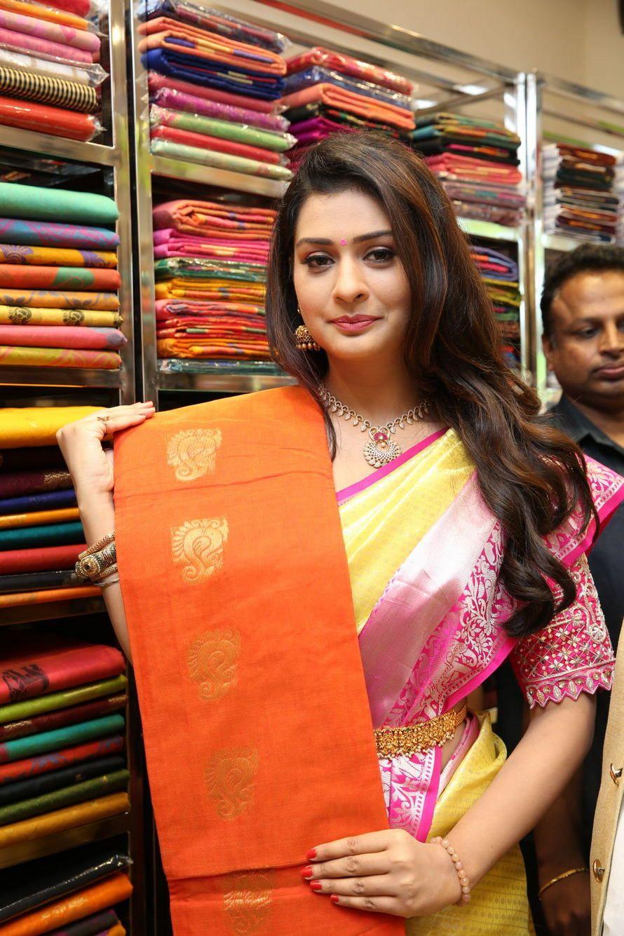 Payal Rajput inaugurates a shopping mall Photos