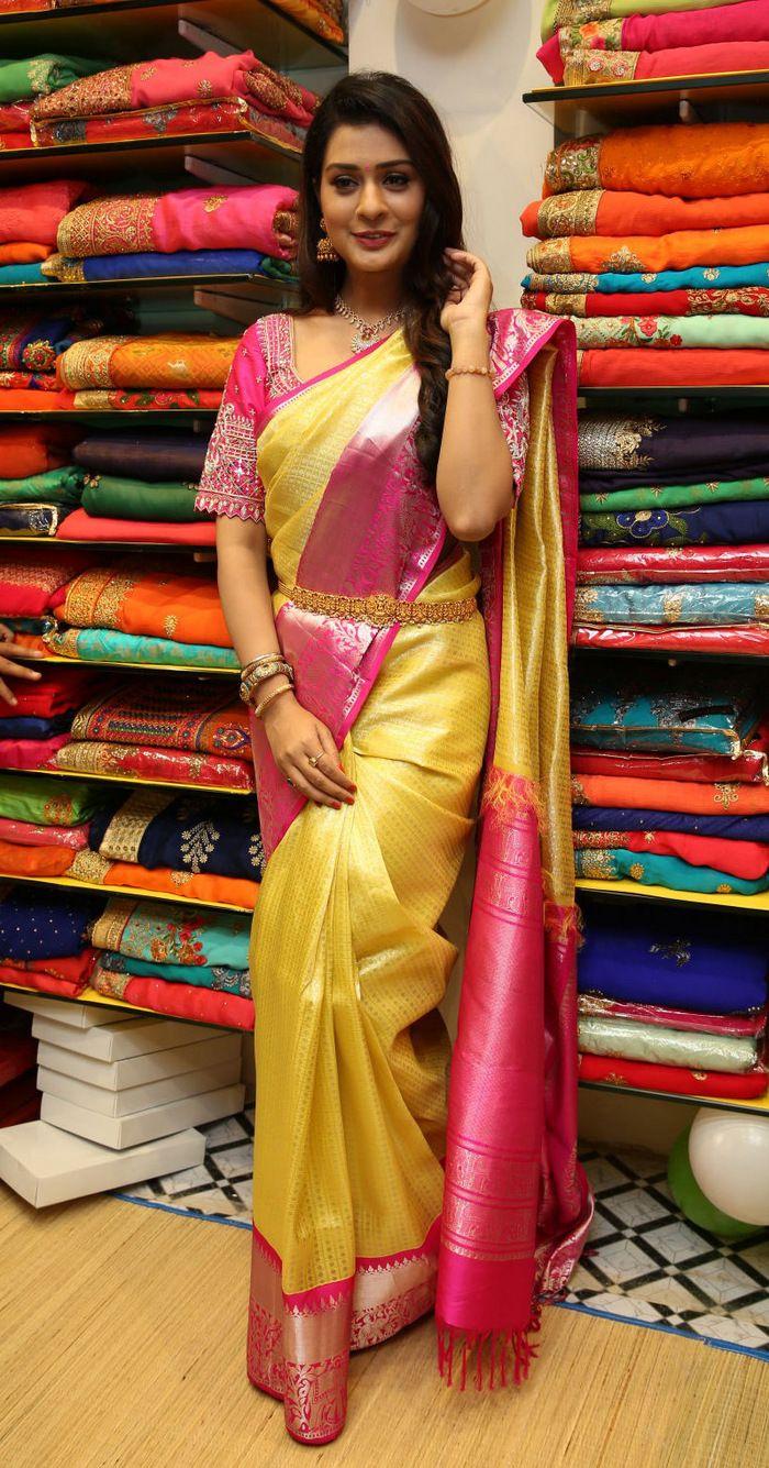 Payal Rajput inaugurates a shopping mall Photos