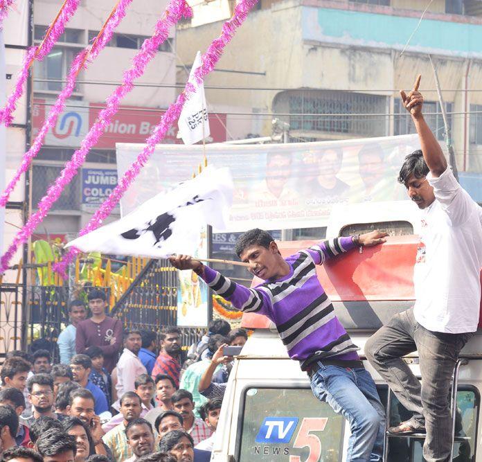 Agnyaathavaasi Fans Hungama at Sandhya 70mm & Prasads Multiplex