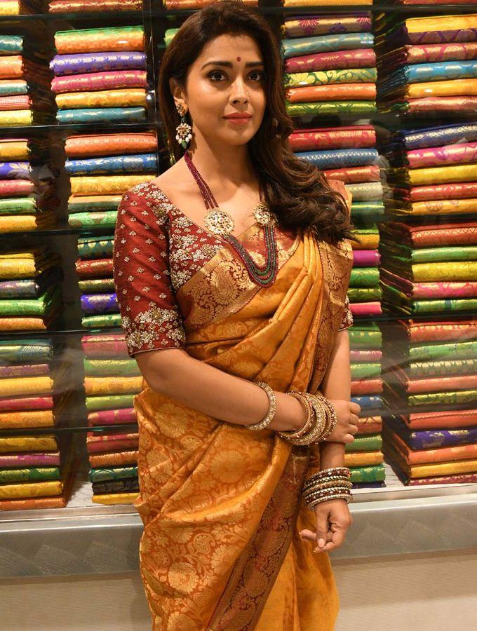 Shriya Saran & Anupama Parameswaran CMR Shopping Mall inauguration in Vizag