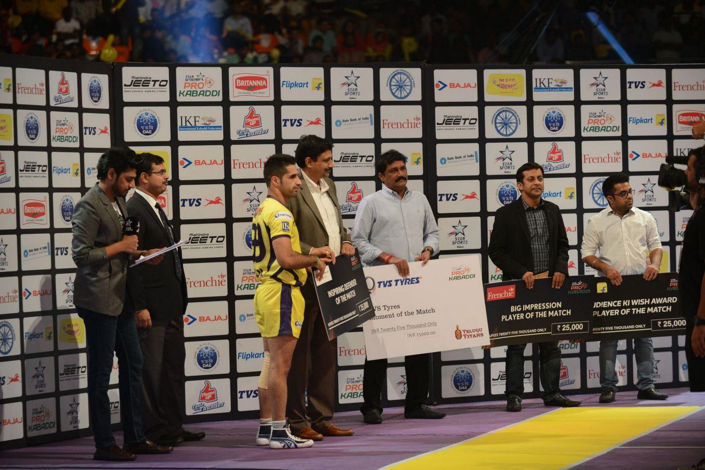 Allu Arjun Family at PRO Kabaddi League Match Photos