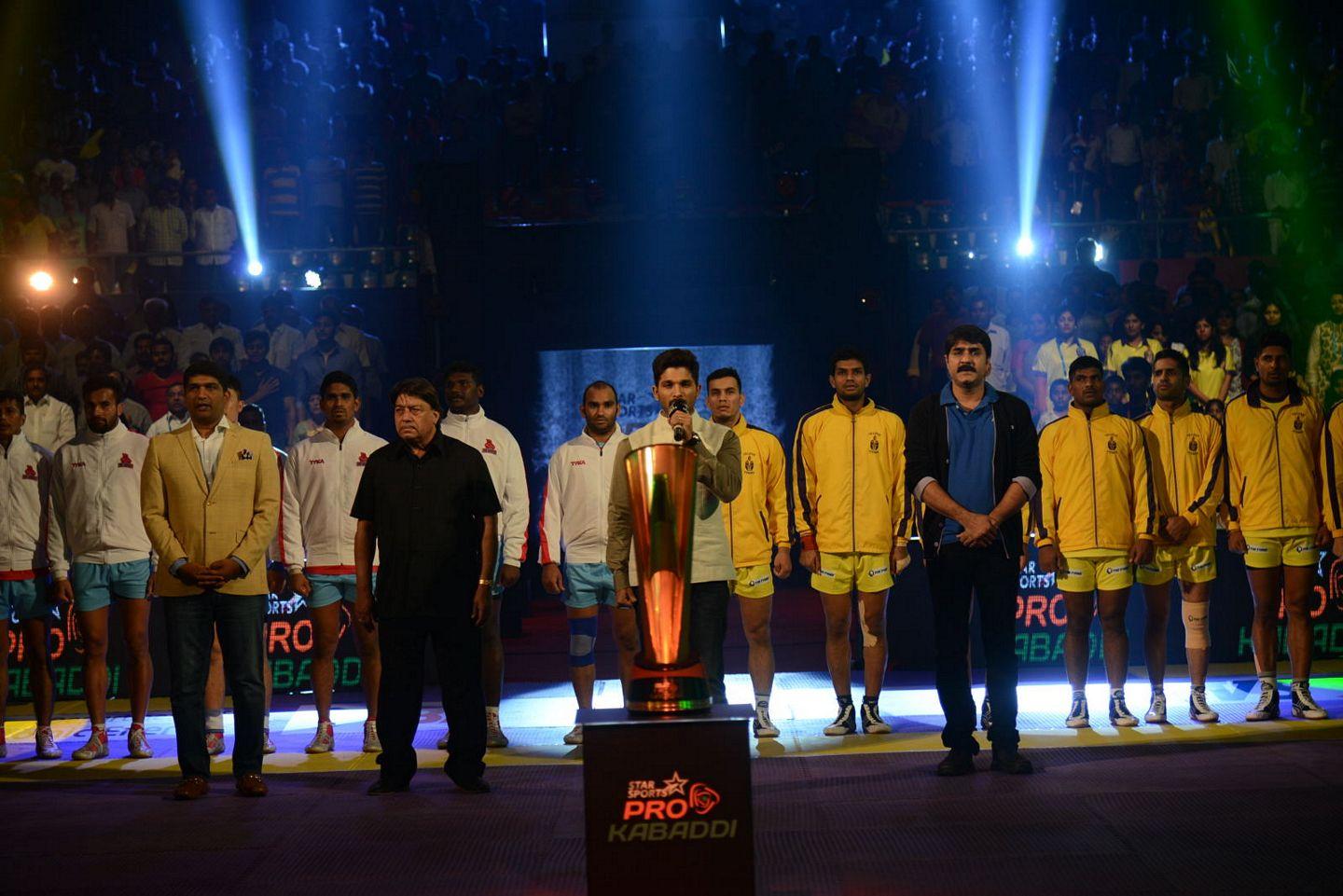 Allu Arjun Family at PRO Kabaddi League Match Photos