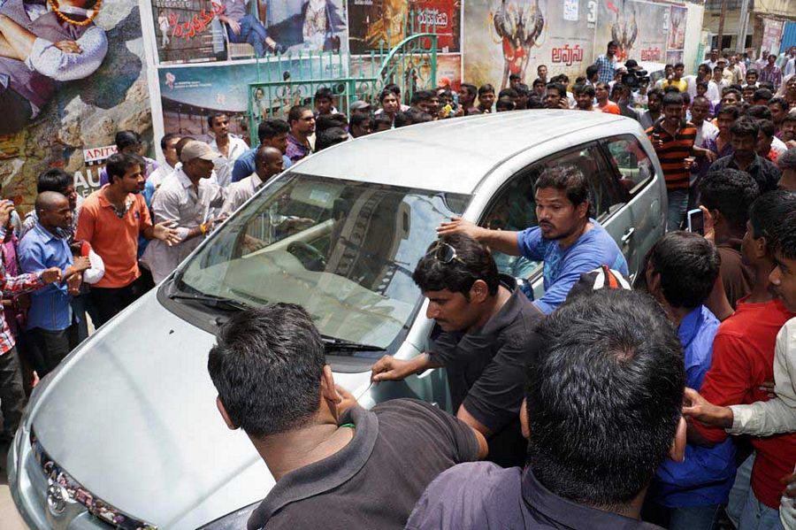 Allu Arjun Watch S/O Satyamurthy At Sudarshan Theater Pics