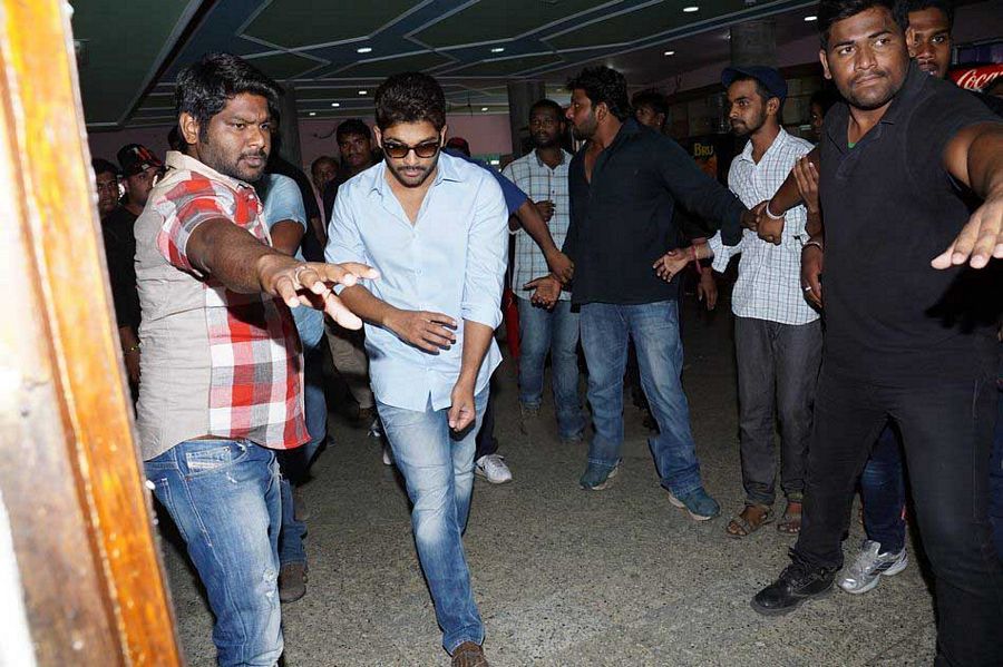 Allu Arjun Watch S/O Satyamurthy At Sudarshan Theater Pics