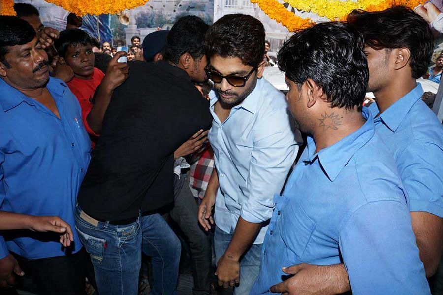 Allu Arjun Watch S/O Satyamurthy At Sudarshan Theater Pics