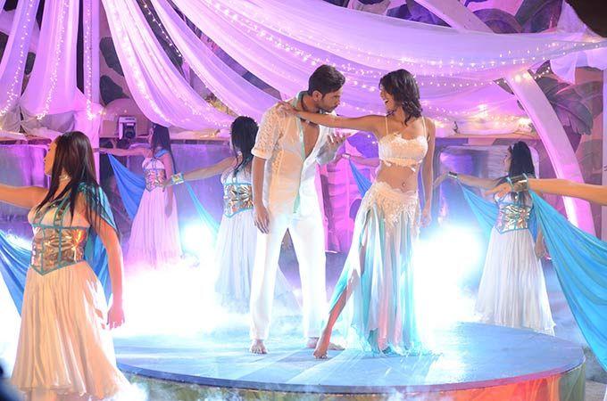 Bigg Boss 9 Finale Hot Performance Stills