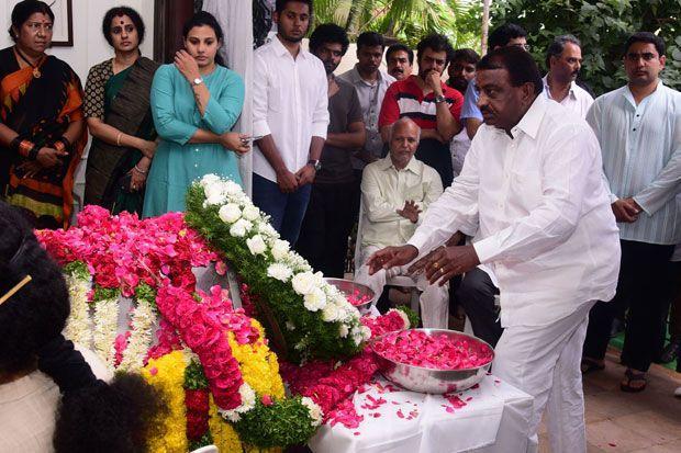 Celebrities Pay Homage To Nandamuri Harikrishna Pictures