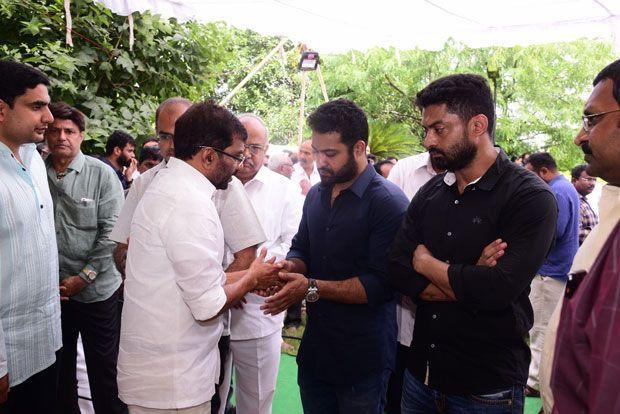 Celebrities Pay Homage To Nandamuri Harikrishna Pictures