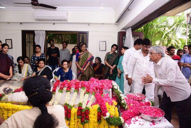 Celebrities Pay Homage To Nandamuri Harikrishna Pictures