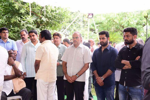 Celebrities Pay Homage To Nandamuri Harikrishna Pictures