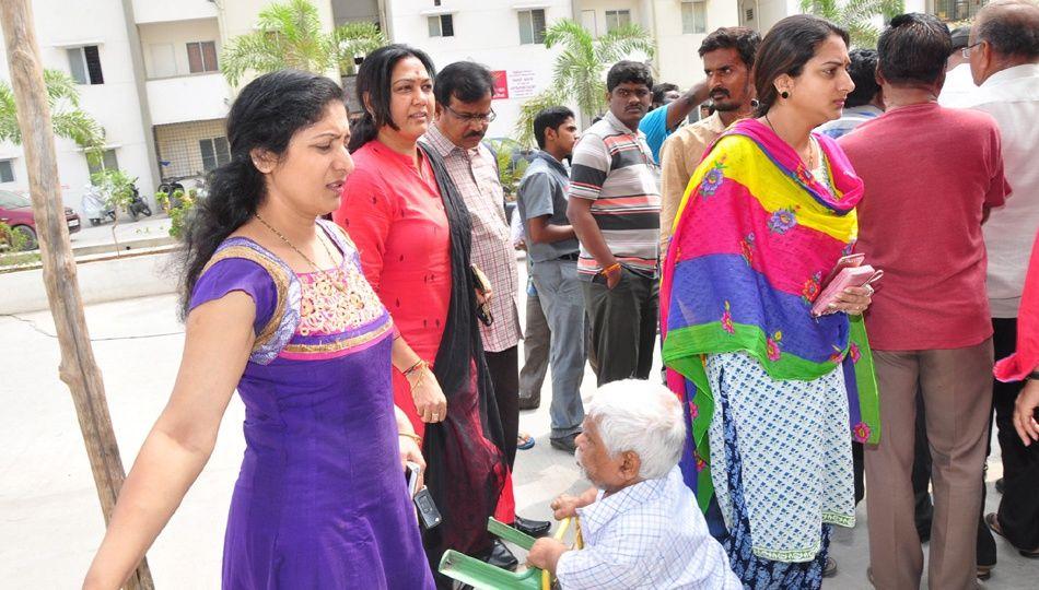 Celebs Pay Tribute To Actress Banda Jyothi Photos