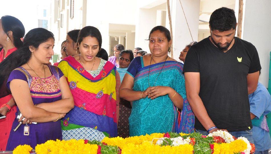 Celebs Pay Tribute To Actress Banda Jyothi Photos