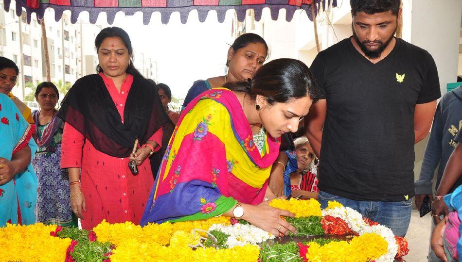 Celebs Pay Tribute To Actress Banda Jyothi Photos