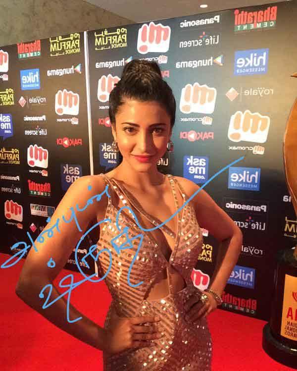 Celebs Signature Stills At SIIMA Awards 2015