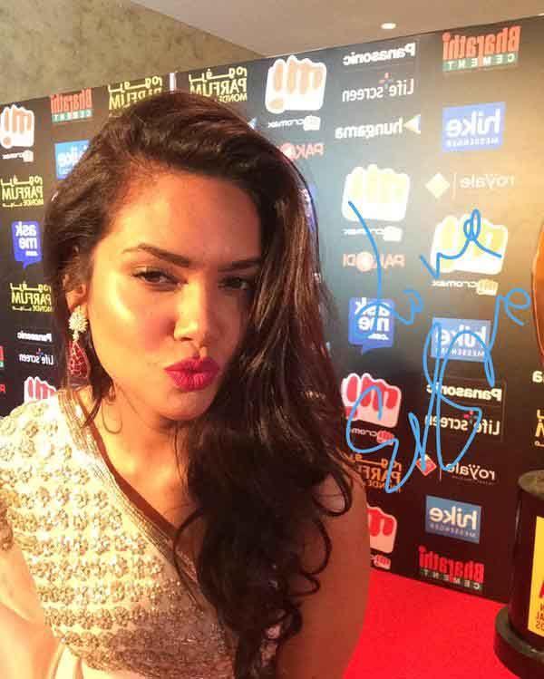 Celebs Signature Stills At SIIMA Awards 2015