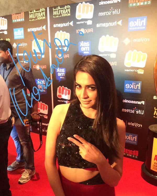 Celebs Signature Stills At SIIMA Awards 2015