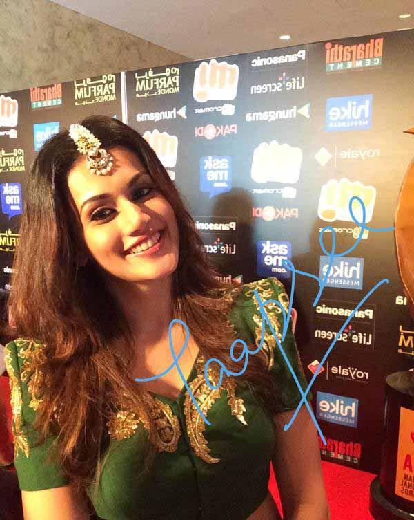 Celebs Signature Stills At SIIMA Awards 2015