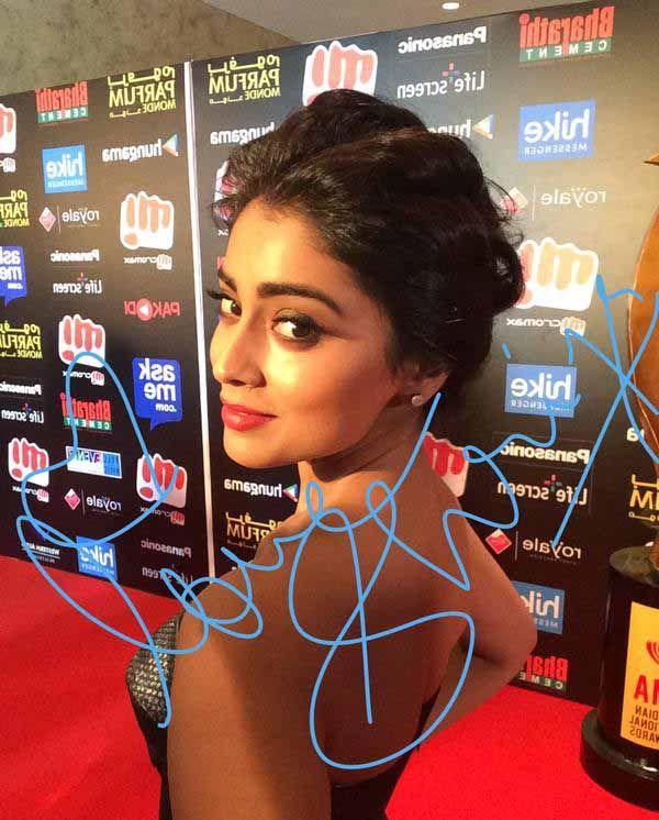 Celebs Signature Stills At SIIMA Awards 2015