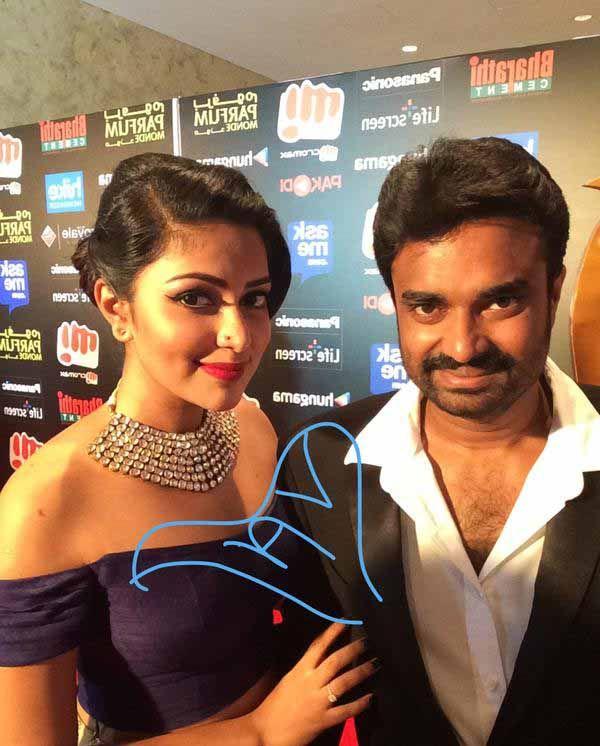 Celebs Signature Stills At SIIMA Awards 2015