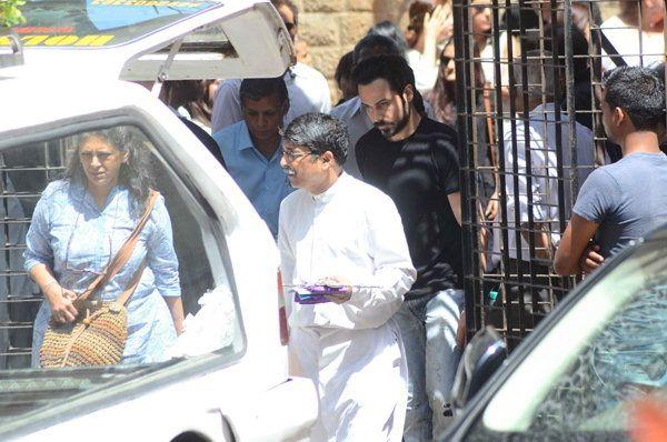 Funeral of Emraan Hashmi Mother Photos