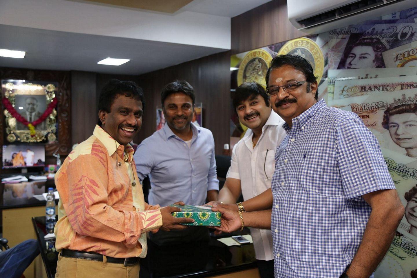 Kamala Cinemas Felicitating Velaina Vanthuta Vellaikaran Team Photos